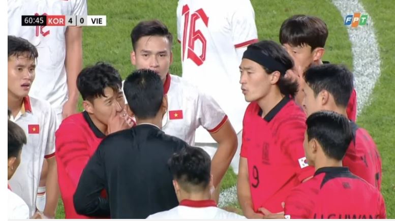 Son Heung Min đề nghị trọng tài xóa án phạt cho cầu thủ ĐT Việt Nam