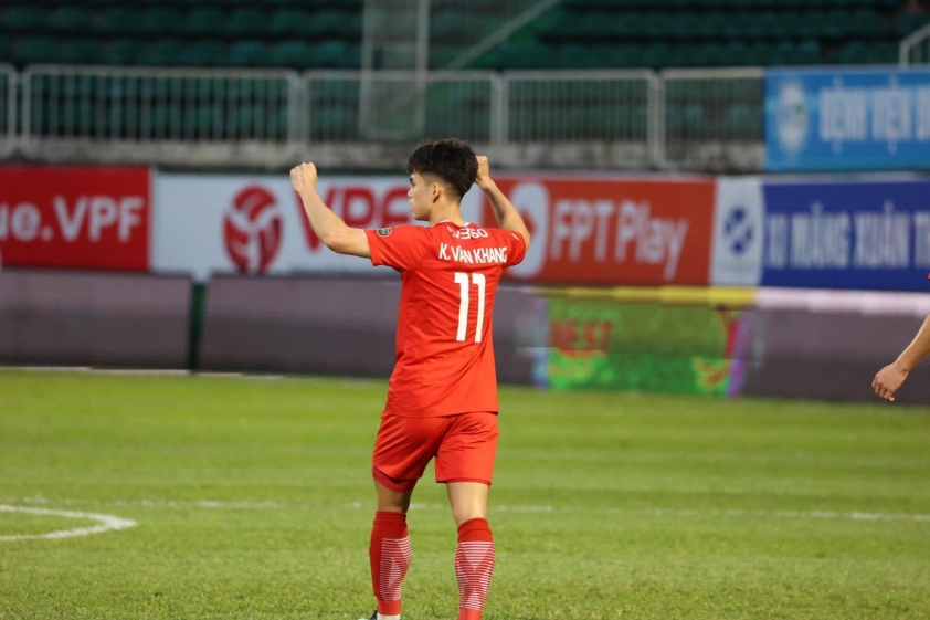Khuất Văn Khang đã có bàn thắng đầu tiên cho Viettel