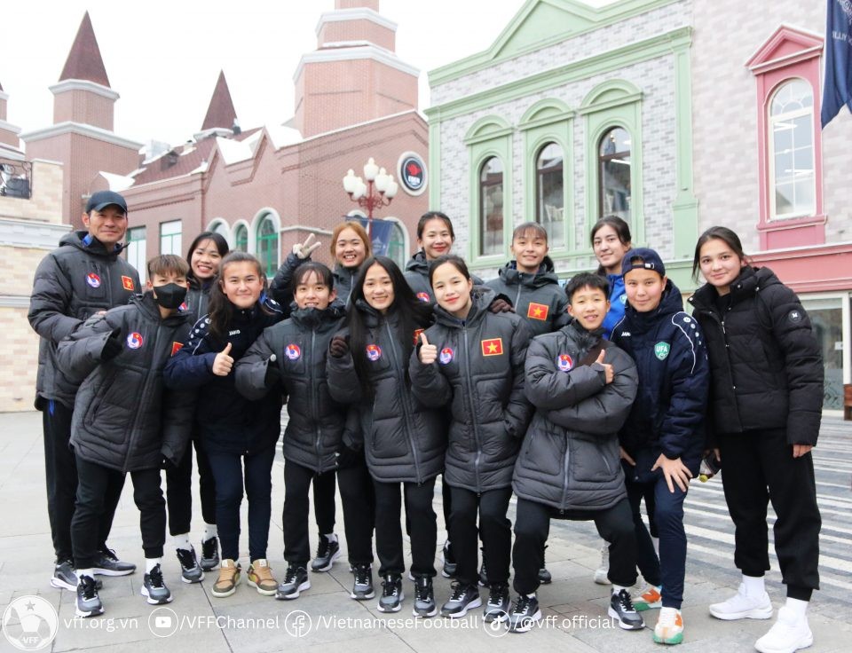 ĐT U20 nữ Việt Nam tham quan thành phố Tashkent