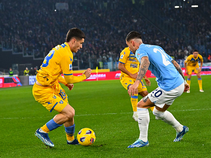 Soi kèo Frosinone vs Lazio lúc 2h45 ngày 17/3/2024
