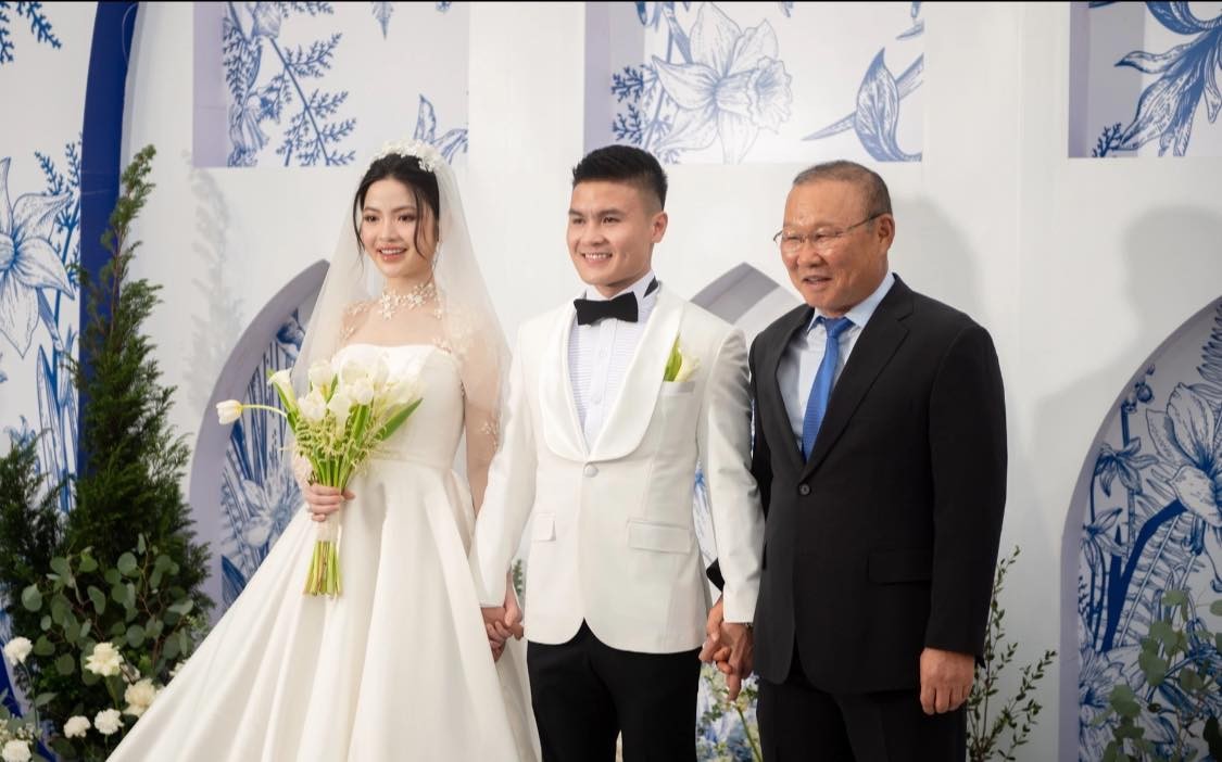 HLV Park Hang Seo có mặt từ sớm ở lễ cưới của Quang Hải và Chu Thanh Huyền 