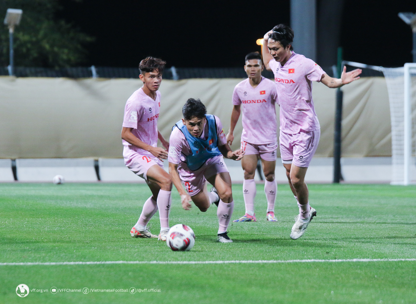 ĐT Việt Nam tích cực tập luyện cho trận gặp Indonesia