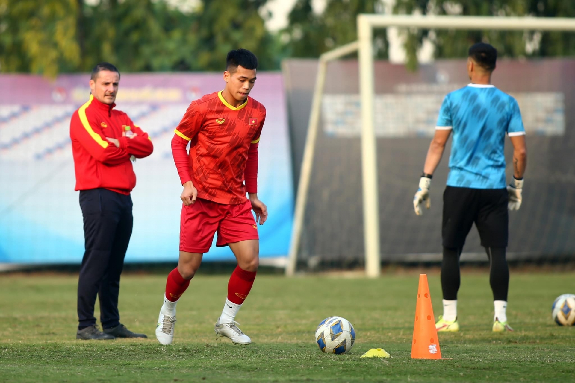 Mạnh Hưng sẽ cố gắng lấy một suất đá chính tại U23 Việt Nam