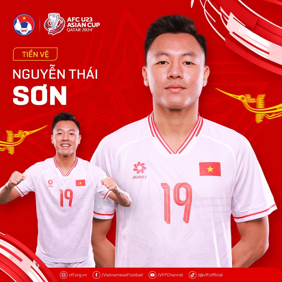 Tiền vệ Thái Sơn "thay" đàn anh Quang Hải mặc áo số 19