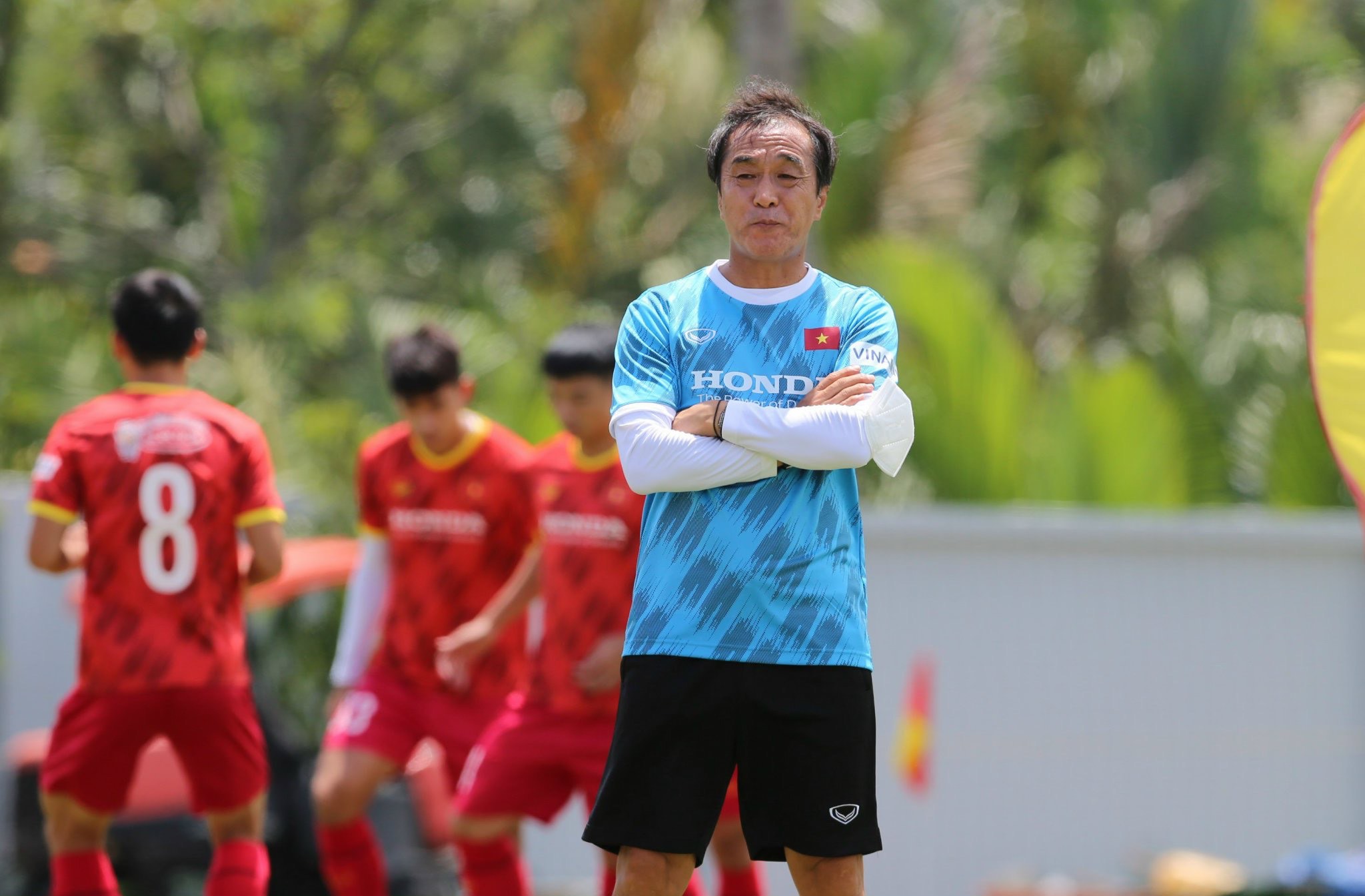 Trợ lý Lee Yong Jin dẫn dắt tuyển Việt Nam, HLV Park Hang Seo làm cố vấn. Đây có thể là giải pháp tốt cho tuyển Việt Nam ở hiện tại. 